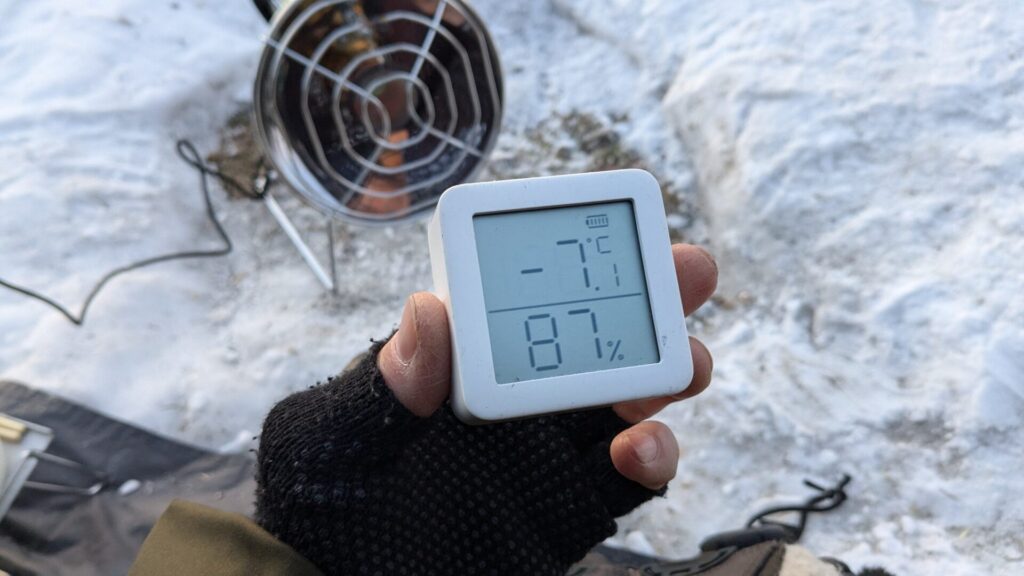 雪中キャンプの時の温度計表示
